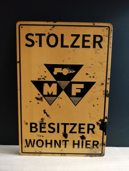 Stolzer Massey Ferguson Besitzer wohnt hier Blechschild