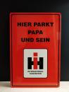 Hier Parkt Papa und sein IHC Blechschild rot